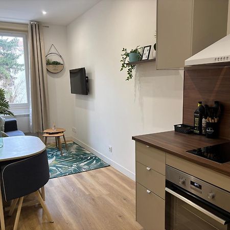 Appartement Elegant T2 A Bron, Tramway A 2Min, Box Parking, 4Personnes Extérieur photo