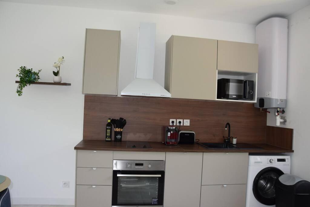 Appartement Elegant T2 A Bron, Tramway A 2Min, Box Parking, 4Personnes Extérieur photo