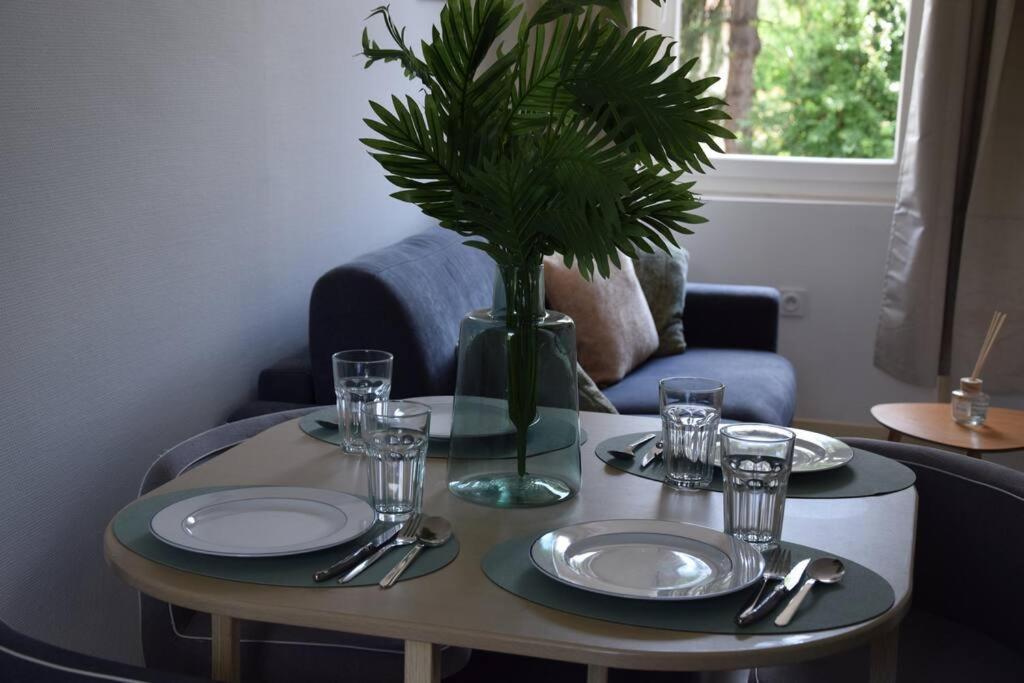 Appartement Elegant T2 A Bron, Tramway A 2Min, Box Parking, 4Personnes Extérieur photo