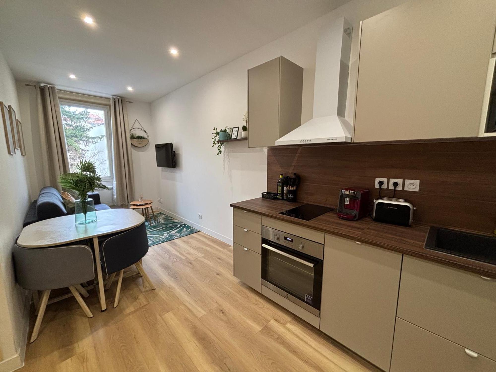 Appartement Elegant T2 A Bron, Tramway A 2Min, Box Parking, 4Personnes Extérieur photo