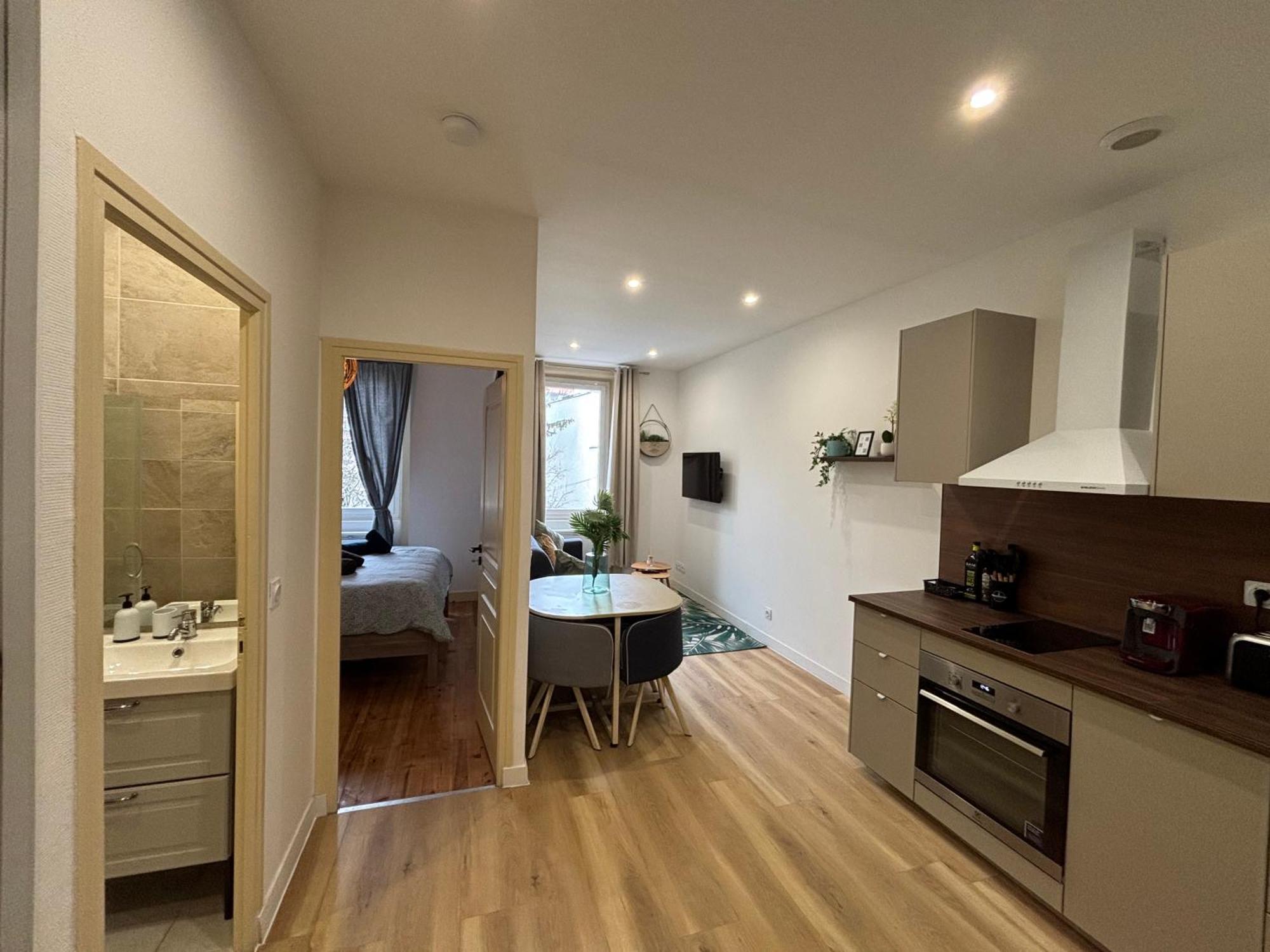 Appartement Elegant T2 A Bron, Tramway A 2Min, Box Parking, 4Personnes Extérieur photo